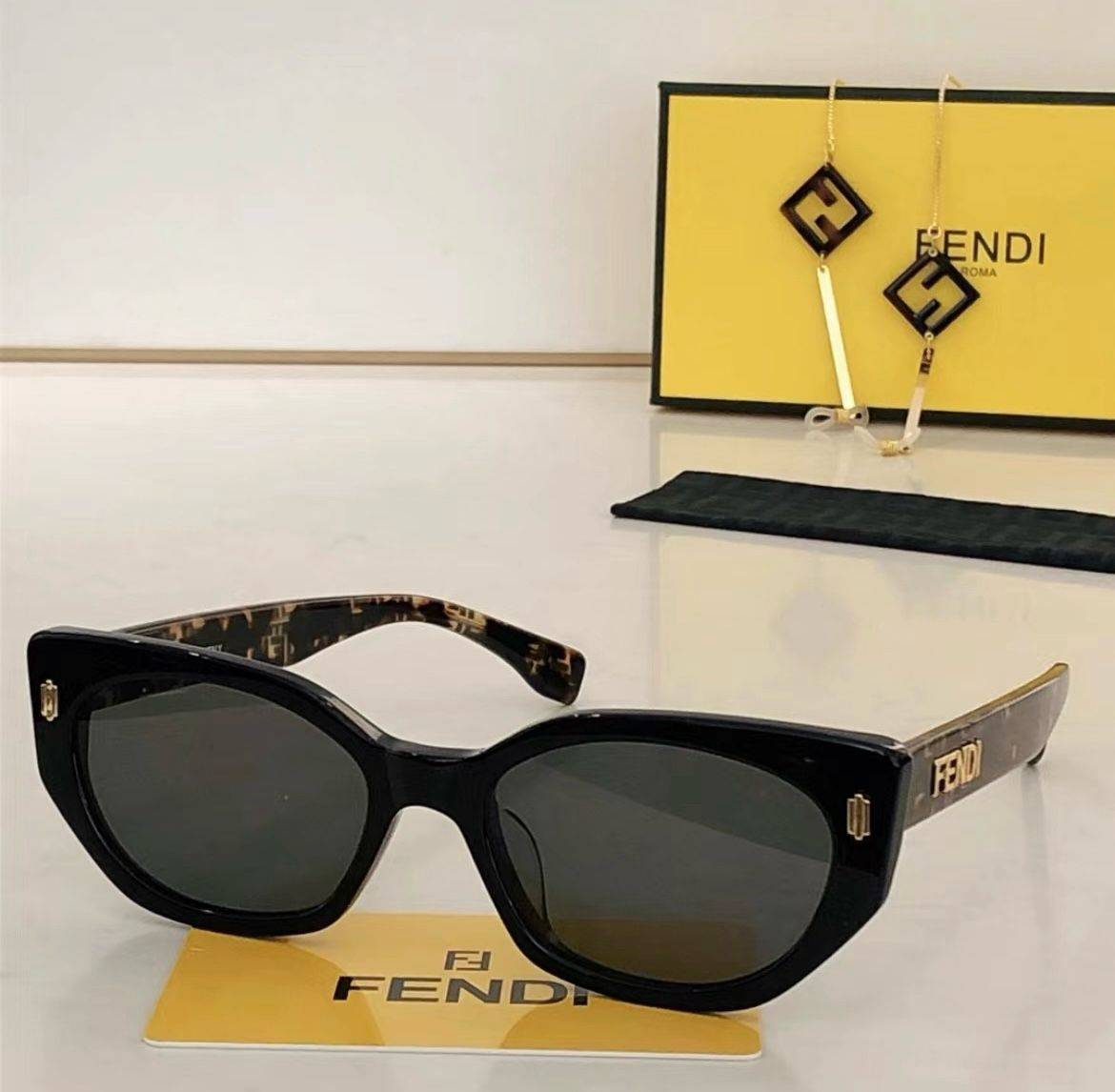WhatsApp Image 2023-12-22 at 9.33.46 AM FENDI